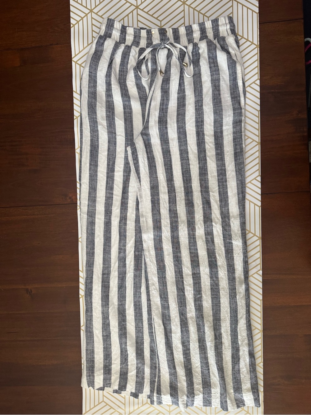 BKE White and Charcoal Striped Textile Top